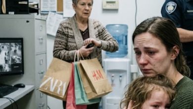 Photo of My Mom “Forgot” My 3-Year-Old Daughter at the Mall for Two Hours—Then Complained I Was Overreacting
