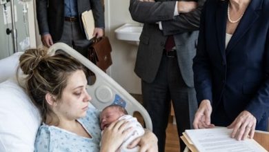 Photo of My Parents Brought Legal Papers to My Hospital Bed Hours After I Gave Birth—Then My Son’s Father Walked In With a Folder of His Own