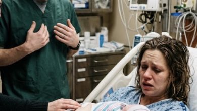 Photo of I Became a Surrogate for My Twin Brother—But Seconds After His Daughter Was Born, He Said, “I Can’t Take Her Home”