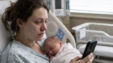 Photo of After 14 Hours of Labor Alone, My Mom’s First Message Wasn’t “Are You Okay?” — It Was “Send Me $3,000 Tonight!”