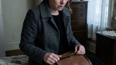 Photo of My Grandma Guarded an Old Handbag for Years — When I Opened It on the Morning of Her Funeral, My Hands Started Shaking