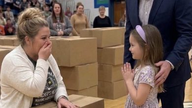 Photo of Every Year, I Spent My Own Paycheck Buying School Supplies for My Students—Then One Monday, I Walked Into the Gym and Found 20 Boxes With My Name on Them
