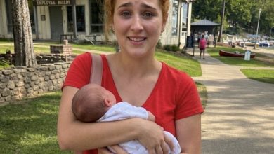Photo of I Drove Three Hours to Pick Up My 19-Year-Old Daughter—Then She Walked Out Holding a Newborn and Whispered, “Mom… She’s Mine Now”