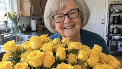 Photo of Fifty-Six Years After My Husband Vanished in Vietnam, 56 Yellow Roses Arrived at My Door—Then I Found the Note Hidden Inside