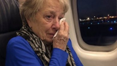 Photo of A Passenger Yelled at My Sick Mom to “Keep It Down”—Then the Captain Saw Her Boarding Pass
