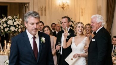 Photo of At My Daughter’s Wedding, She Told Everyone She Wished She Had a Different Father—Then She Opened My Gift
