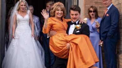 Photo of On My Wedding Day, My Husband Carried His Mother Down the Aisle Instead of Me—So I Took Off My Ring and Walked Away