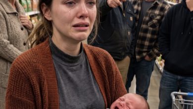 Photo of I Helped a Crying Young Mom in a Grocery Store — Three Days Later, a Black SUV Showed Up at My Door