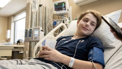 Photo of The Doctor Asked Where My 16-Year-Old Son Had Been Sleeping. I Thought He Was Confused—Until My Son Begged Me Not to Call the Police