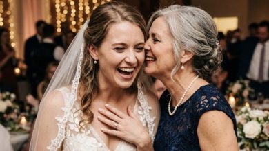 Photo of Everyone Loves This Photo From My Wedding—But They Don’t Know What My Aunt Had Just Whispered in My Ear