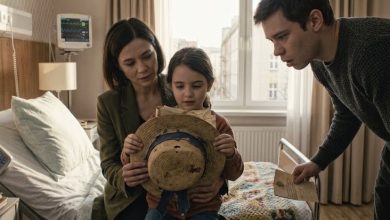 Photo of My Daughter Found an Old Straw Hat in My Father’s Closet — Then I Saw What Was Hidden Inside the Band
