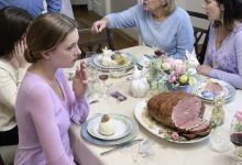 Photo of My Mother Accused Me of Stealing From My Father at Easter Dinner — But She Didn’t Know What He Had Asked Me to Hide