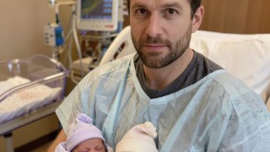 Photo of I Was Holding Our Three Newborn Daughters When a Detective Walked Into the Hospital and Asked Me About My Mother’s Car