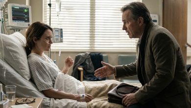 Photo of The Man Who Destroyed My Father’s Life Came to My Hospital Room. He Offered Me His Hand, but I Had One Question First.