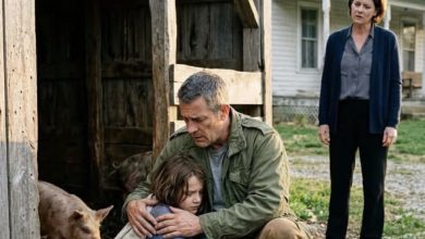 Photo of He Found His Daughter Crying Outside an Abandoned Barn. Then a Folded Note Explained Why She Had Gone There.
