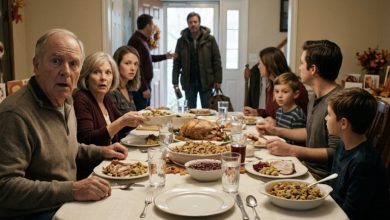 Photo of For 41 Thanksgivings My Husband Set a Plate for a Stranger Who Never Came. This Year, Someone Finally Knocked.